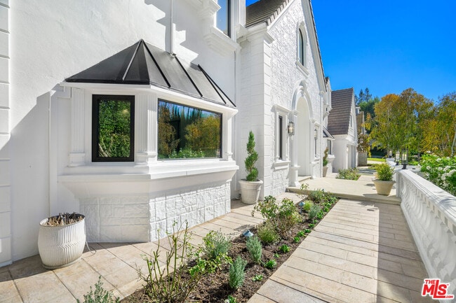 Building Photo - 4608 Westchester Dr