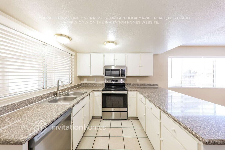 Building Photo - 5256 W Cholla St