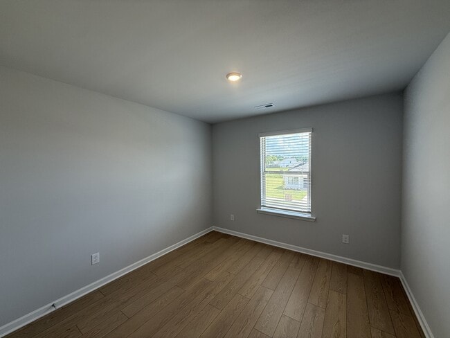 Building Photo - 160 Labrador Ln