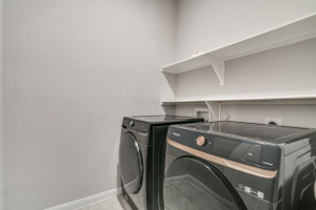 Building Photo - Beautiful 4/2.5 in Forney - like new!