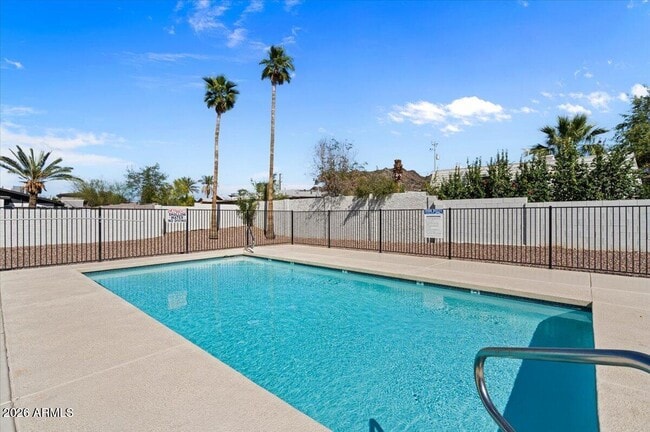 Building Photo - 1346 E Mountain View Rd