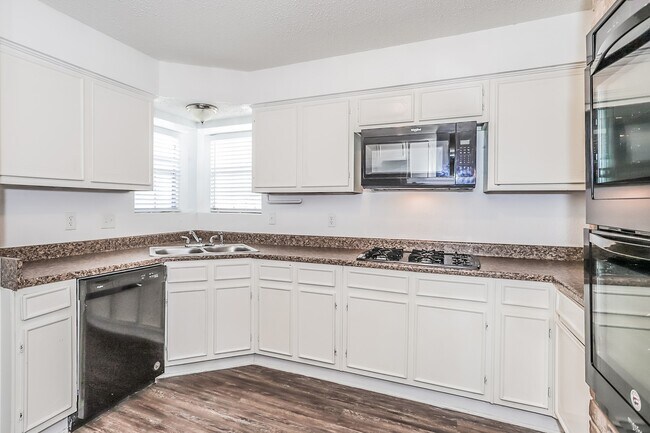 Building Photo - 26218 Maplewood Dr