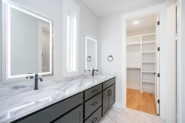 Building Photo - 1611 Century St