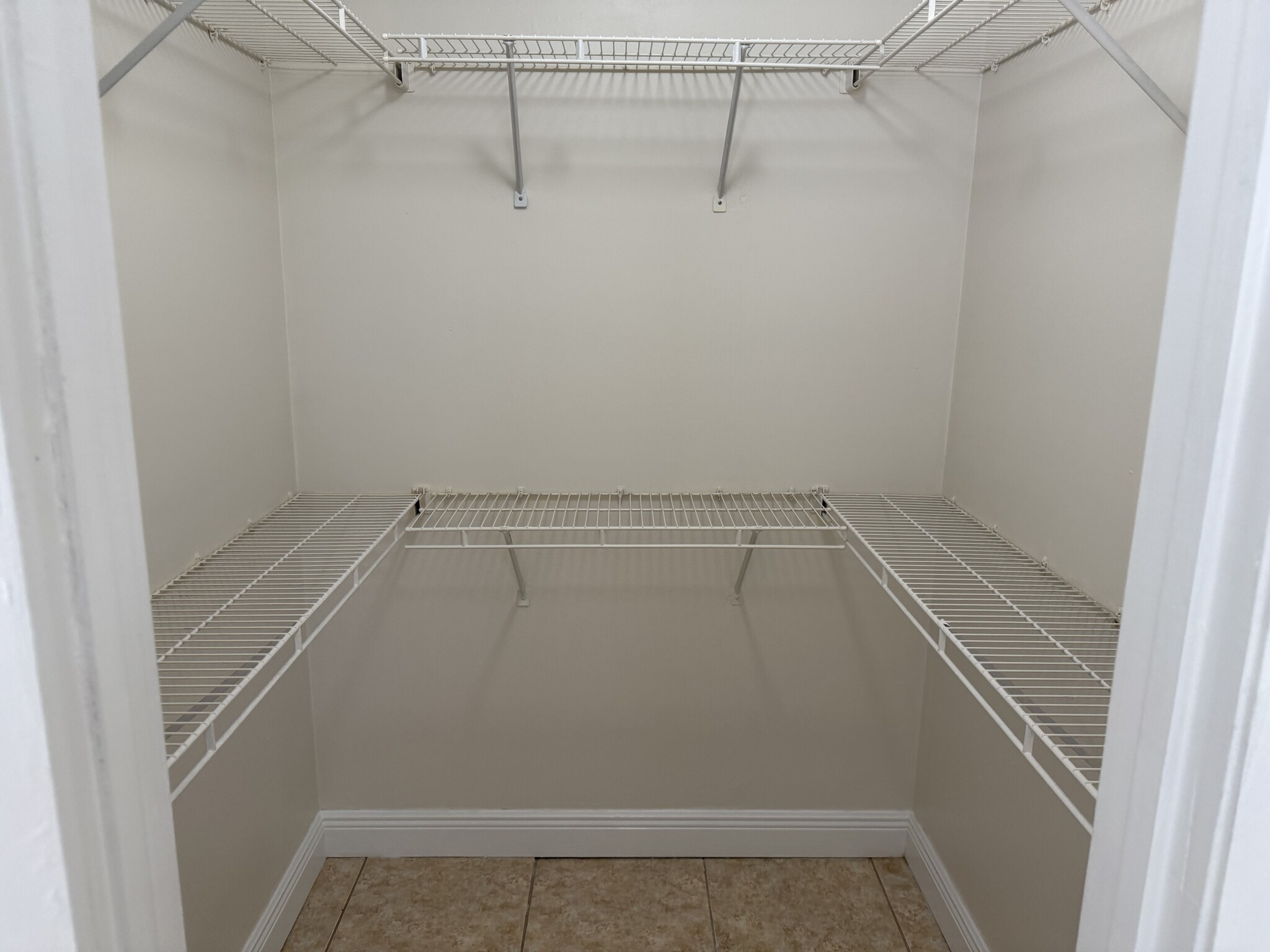 Master walk in closet - 11311 SW 200th St