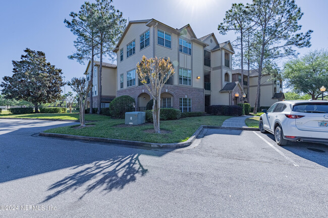 Building Photo - 7800 Point Meadows Dr