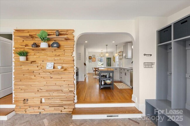 Building Photo - 5712 Oak Dr