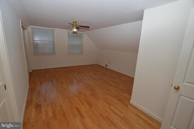 Building Photo - 2712 Bartlett Ln