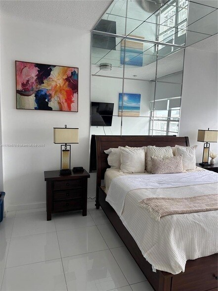 Building Photo - 18041 Biscayne Blvd