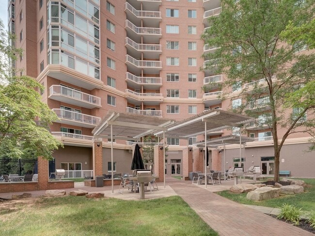 Building Photo - 3101 N Hampton Dr