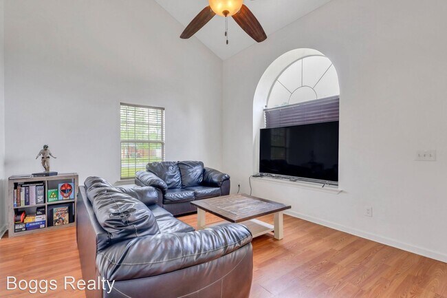 Building Photo - 4 br, 2.5 bath House - 1950 Woking Court