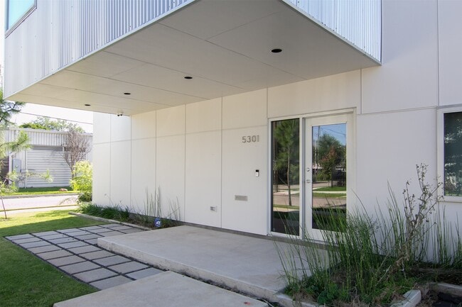 Building Photo - 5301 Chenevert St