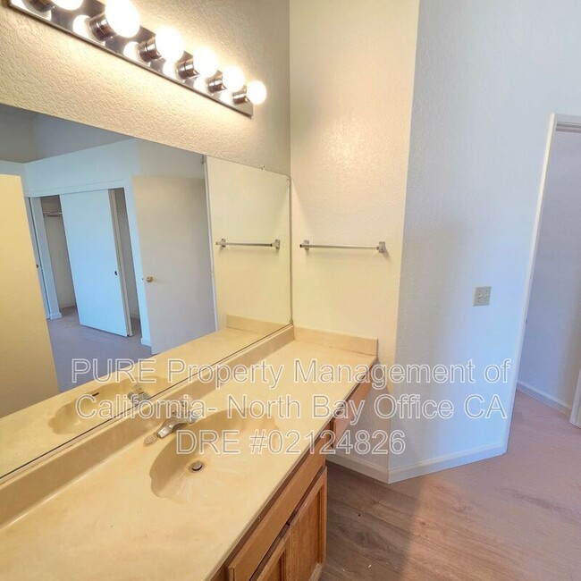 Building Photo - 869 Maria Dr