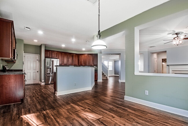 Building Photo - 27 Pin Oak Ln
