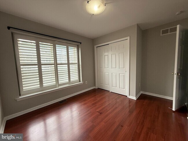 Building Photo - 155 Weybridge Dr