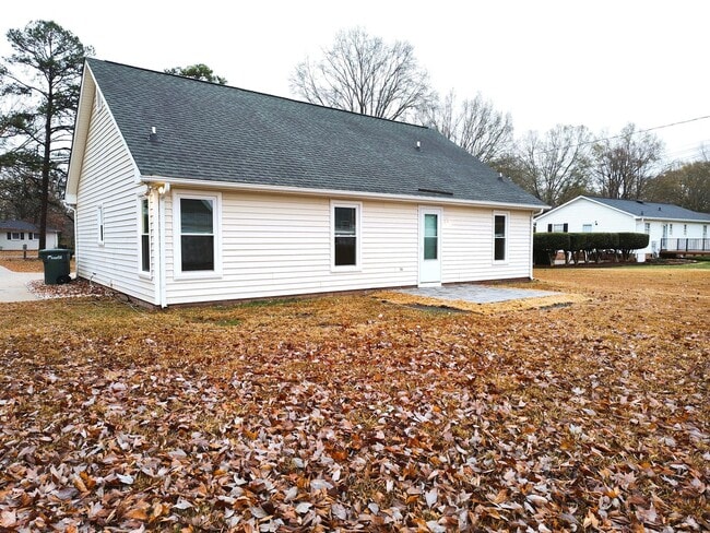 Building Photo - Pristine, Ranch Style Home Located in the Clubview Acres Community in Monroe