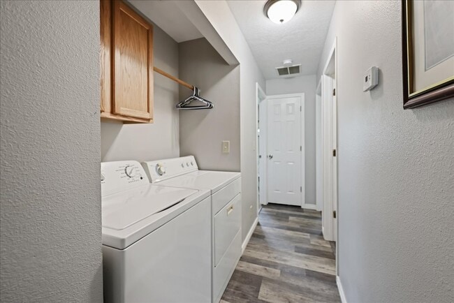 Building Photo - 20 10th Ave N