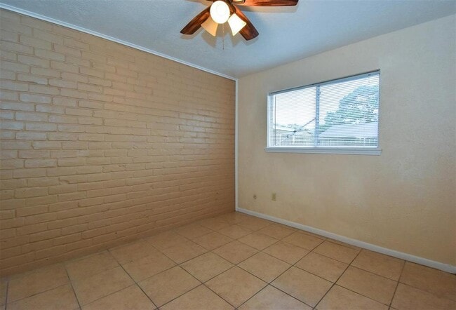 Building Photo - 1502 Beaumont Rd