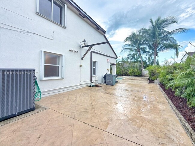Building Photo - 7780 SW 160th Ave
