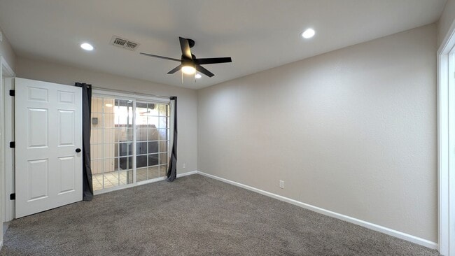 Building Photo - 2 Bedroom Condo Unit in the Colonia Coronita Chandler Townhomes Community Near E Chandler Rd and ...