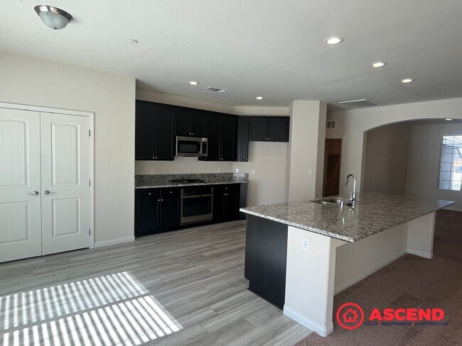 Building Photo - Stunning 4 Bedroom Home In The Southwest!