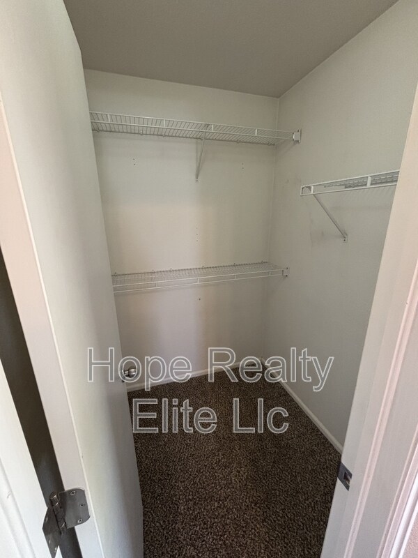 Building Photo - 7640 Fiona Ln