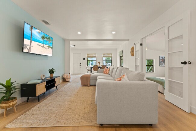 Building Photo - 721 Dobbins St