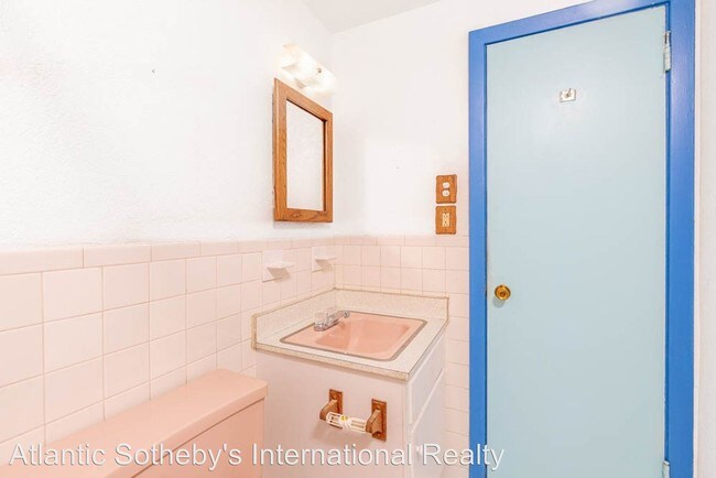 Building Photo - 2 br, 1 bath House - 216 64th Street  Unit#A