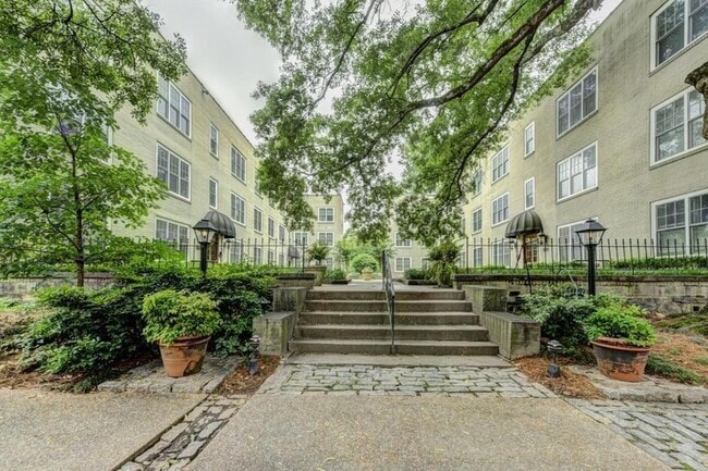 Building Photo - 28 Collier Rd NW