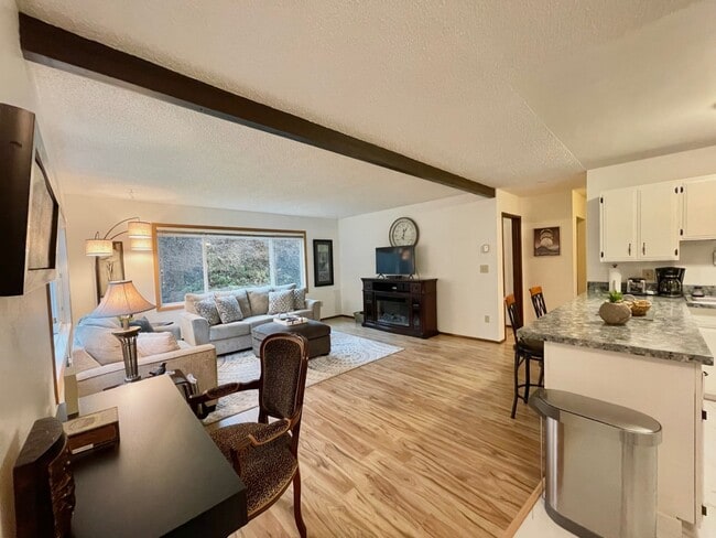 Building Photo - 1220 Glacier Ave