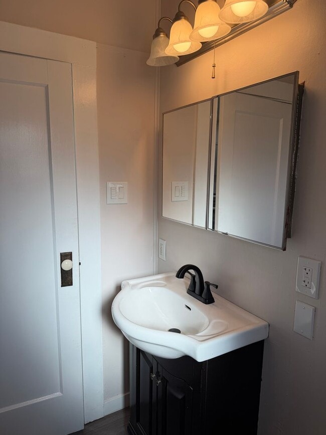 Building Photo - Updated 3 bedroom 2 bathroom house in Dexter!