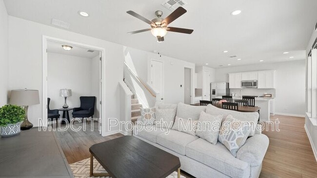 Building Photo - 2133 Hofstaat