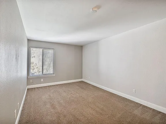 Building Photo - 2881 Huntington Blvd