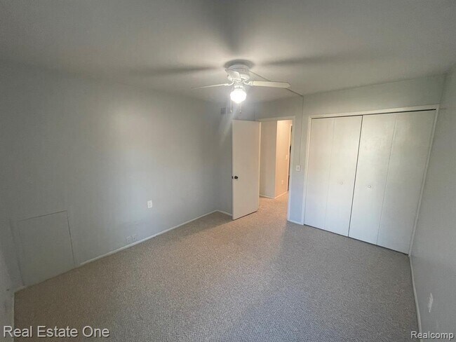 Building Photo - 30975 Pointe of Woods Dr