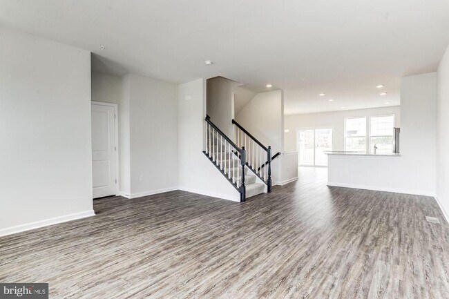 Building Photo - 5014 MacDonough Pl