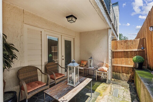 Building Photo - DAZZLING DUPLEX IN FORT WORTH!