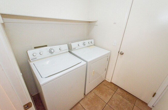 Building Photo - 1083 Desert Oak Pl