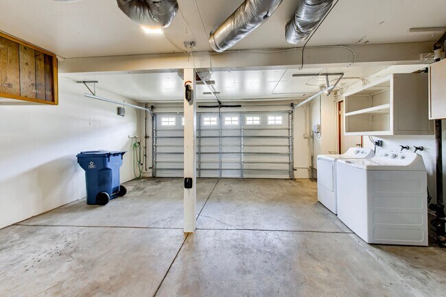 Building Photo - Beautiful 4-Bedroom, 2-Bathroom Daly City Home for Rent