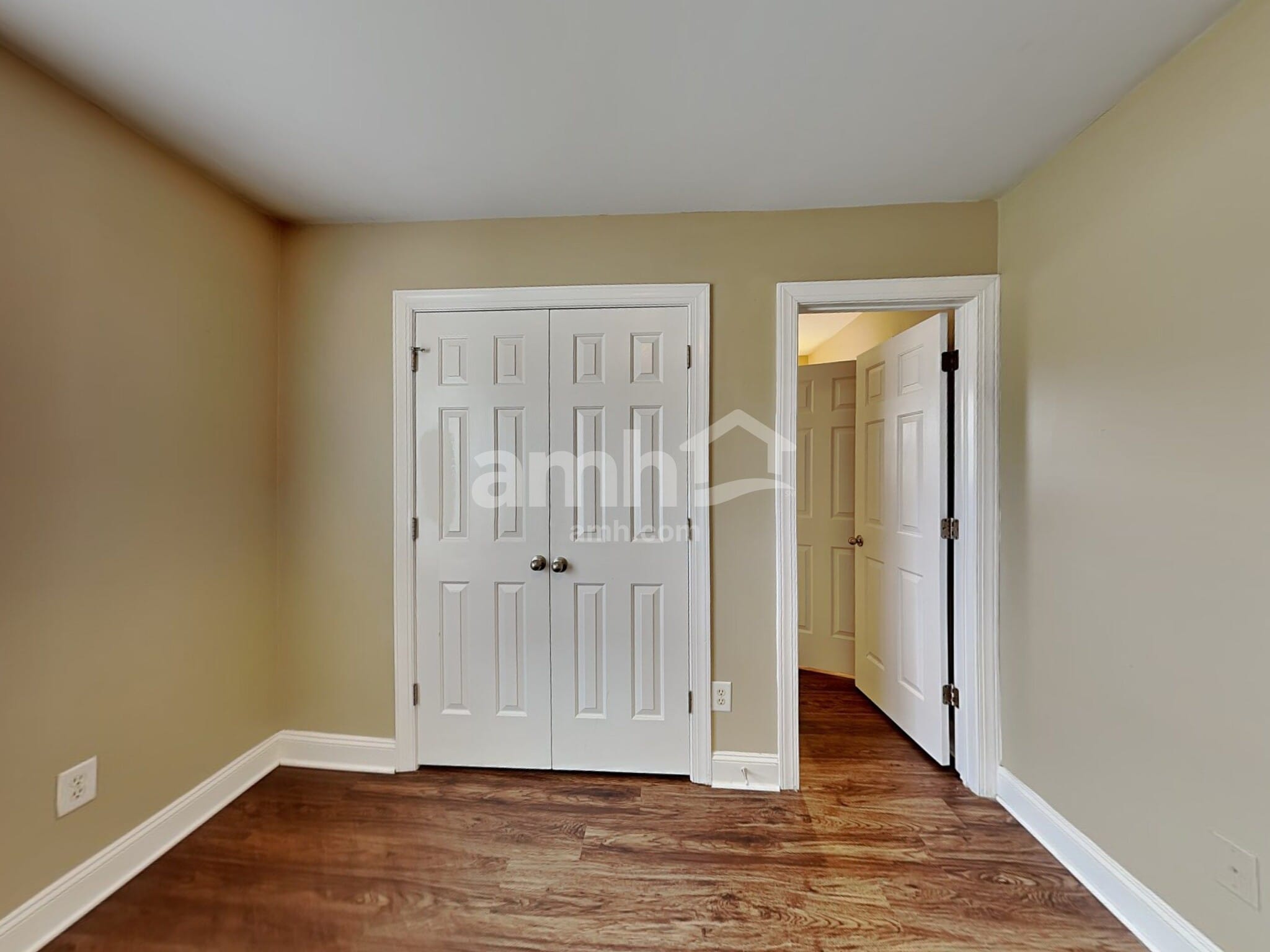 Building Photo - 3128 Skycrest Dr