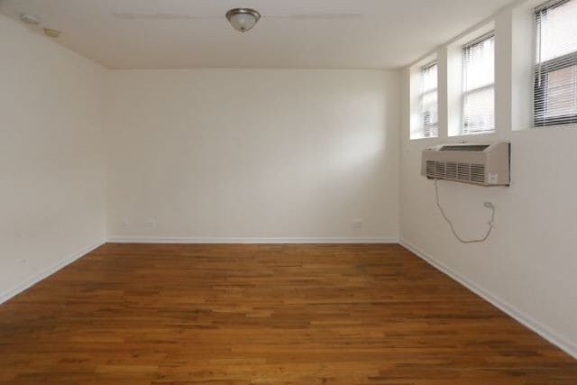 Building Photo - 922 W Dakin St