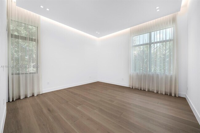 Building Photo - 12500 SW 64th Ave