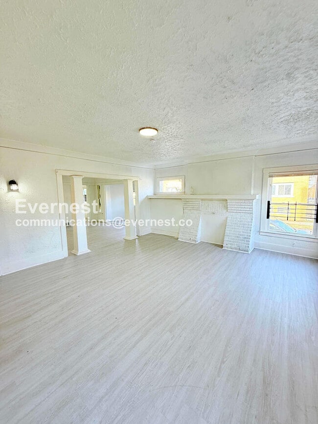 Building Photo - 8939 Dexter Ave