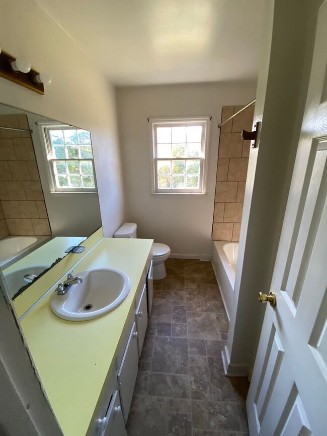Building Photo - 6026 Emerald Ln