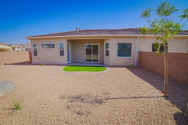 Building Photo - 3086 W 550 N