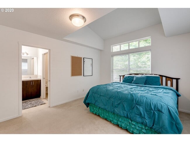 Building Photo - Amberglen Neighborhood 3 Bed 2.5 Bath Townhome w/ Garage, A/C, Washer & Dryer~ Convenient to ONPR...