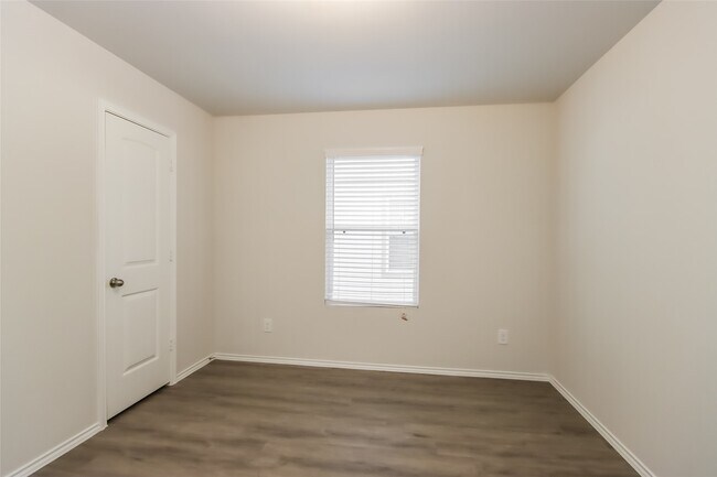 Building Photo - 2704 Atlas Dr