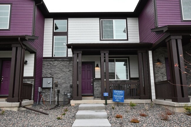 Building Photo - Painted Prairie Town Home for Rent! Brand ...