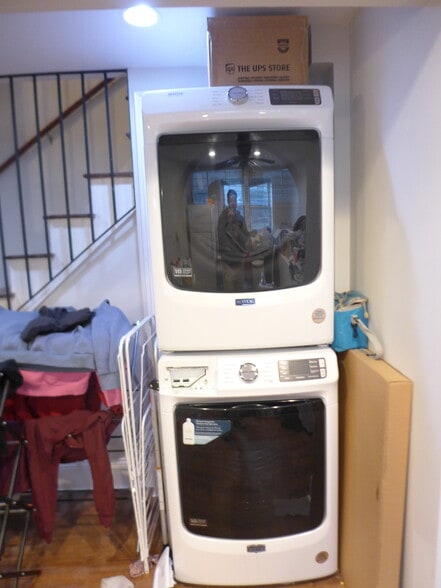 Building Photo - 28 Dell Ave