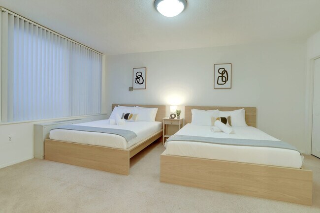 Building Photo - 1600 S Eads St