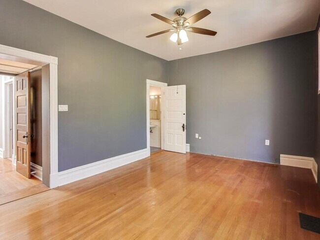 Building Photo - 5203 S Dorchester Ave