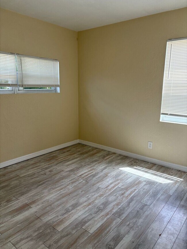 Building Photo - Beautifully Appointed 3/2 w Garage For Ren...